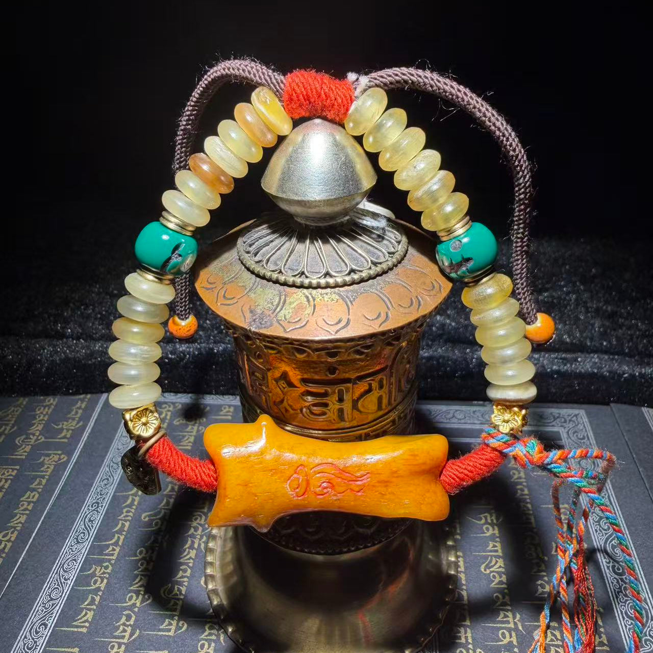 Tibetan Amulets – Hand-painted & Handcrafted. Dzi Bead Necklaces & Bracelets, Thangka, Sacred Symbols, Natural Gemstones. Lucky Charms, Blessed Items, Energy Purification, Vintage Collectibles.