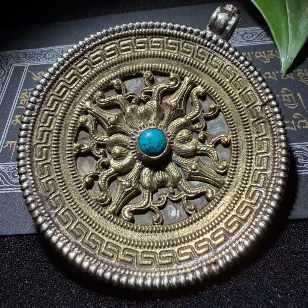 Tibetan amulets – purely handmade. Dzi bead necklaces and bracelets, bangles, rings, Thangkas, sacred symbols, natural gemstones. Lucky charms, blessed items, energy purification items, vintage collectibles.