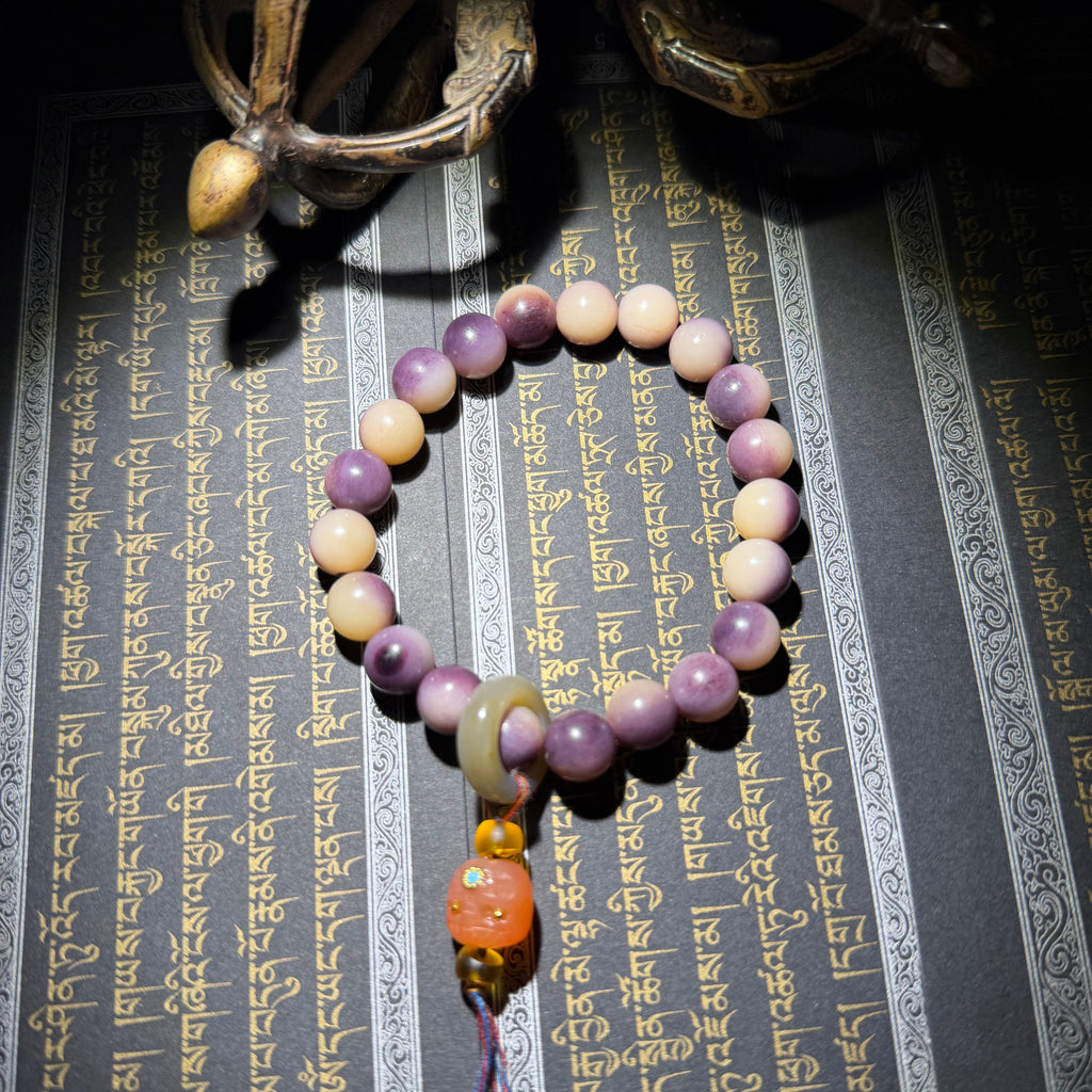 Tibetan Amulets – Hand-painted & Handcrafted. Dzi Bead Necklaces & Bracelets, Thangka, Sacred Symbols, Natural Gemstones. Lucky Charms, Blessed Items, Energy Purification, Vintage Collectibles.