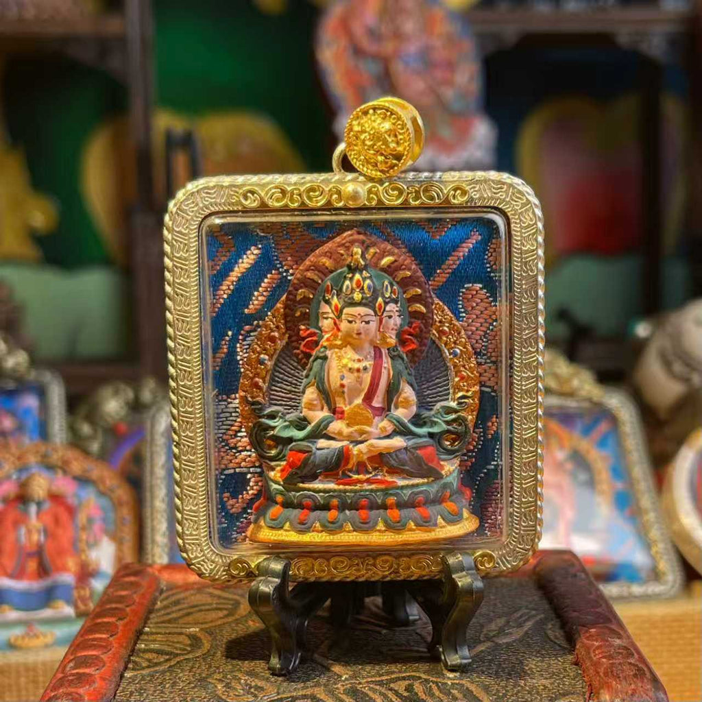This is a Buddha amulet made of clay by artisans on the roof of the world, fired at high temperatures, and then hand-painted with mineral pigments. Its name is Vairocana Buddha.