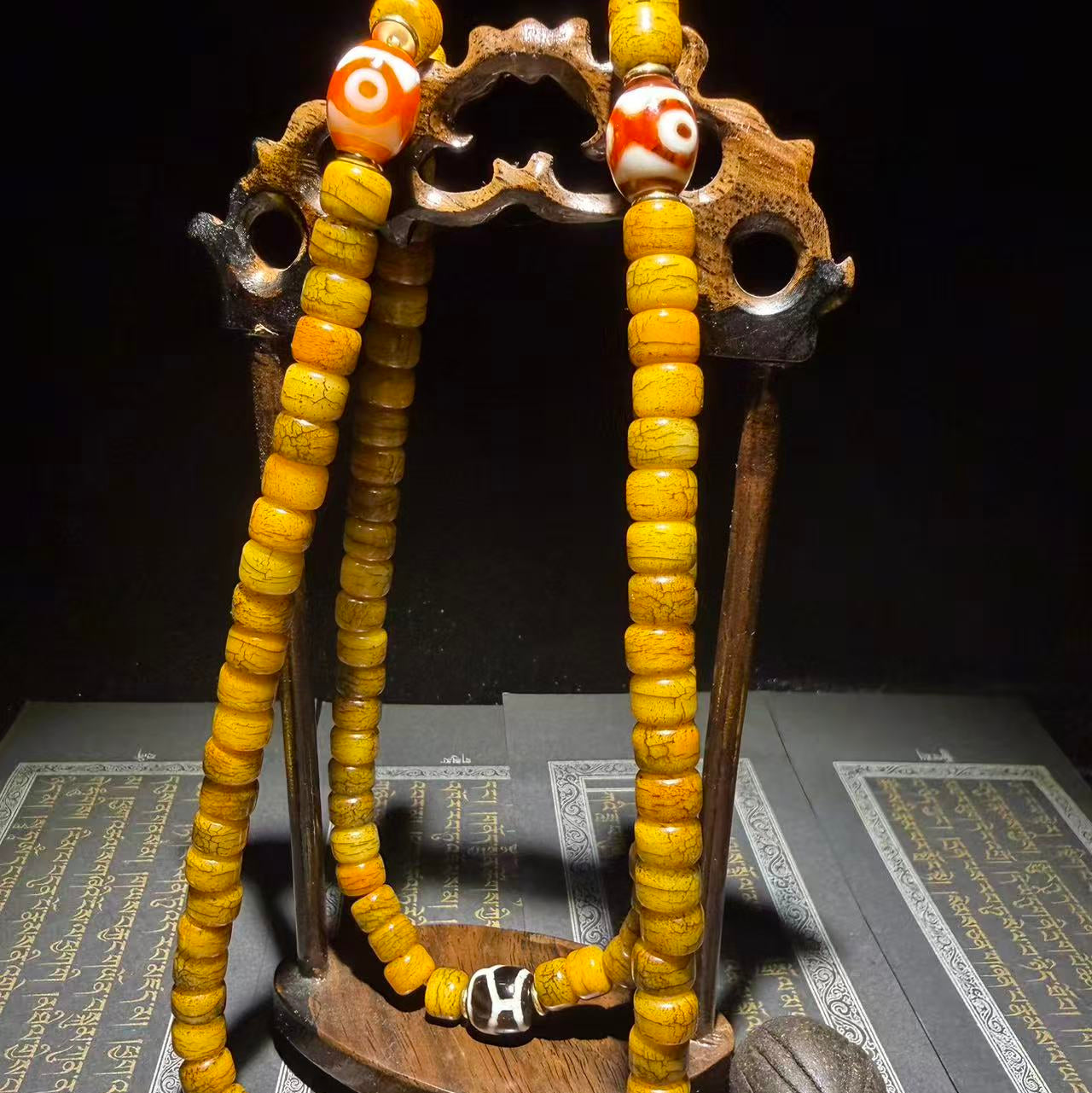 Tibetan Amulets – Hand-painted & Handcrafted. Dzi Bead Necklaces & Bracelets, Thangka, Sacred Symbols, Natural Gemstones. Lucky Charms, Blessed Items, Energy Purification, Vintage Collectibles.