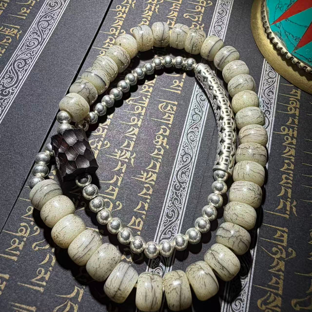 Tibetan Amulets – Hand-painted & Handcrafted. Dzi Bead Necklaces & Bracelets, Thangka, Sacred Symbols, Natural Gemstones. Lucky Charms, Blessed Items, Energy Purification, Vintage Collectibles.