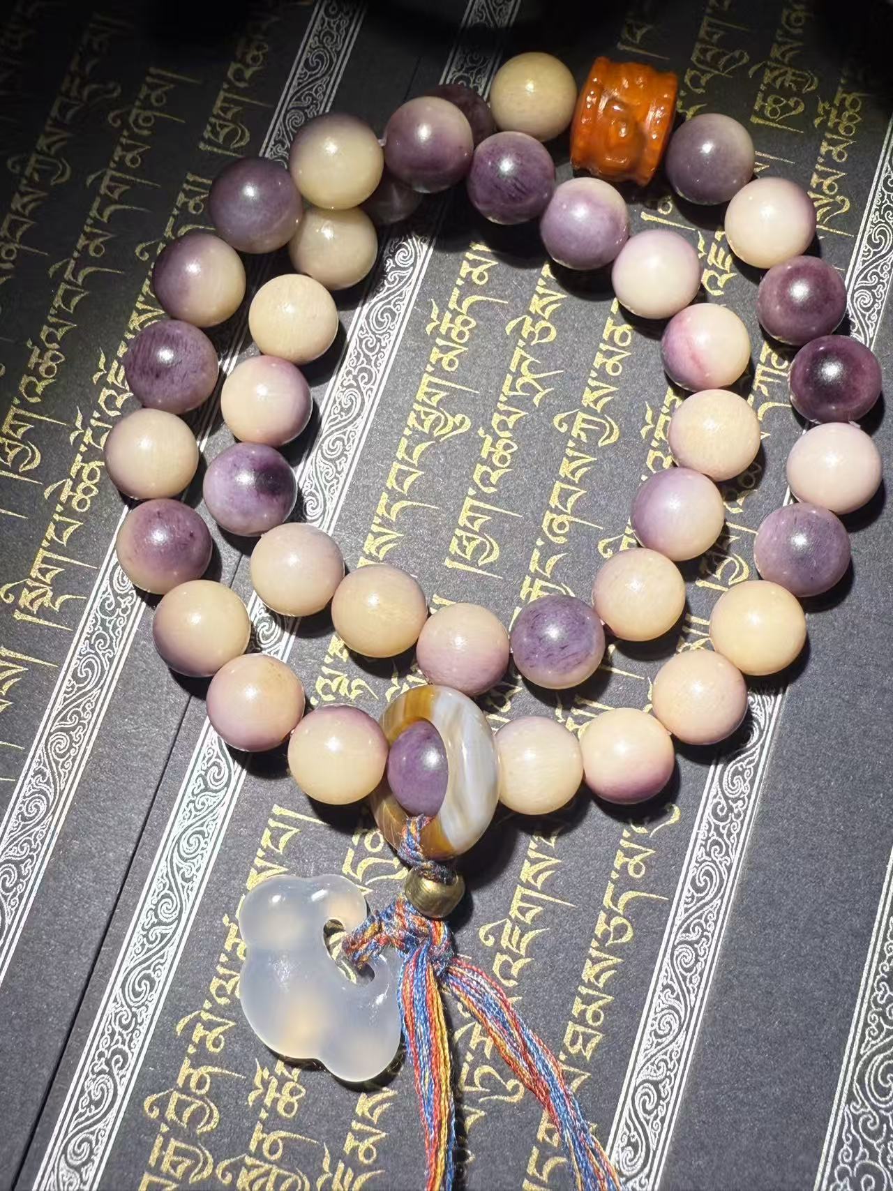 Tibetan Amulets – Hand-painted & Handcrafted. Dzi Bead Necklaces & Bracelets, Thangka, Sacred Symbols, Natural Gemstones. Lucky Charms, Blessed Items, Energy Purification, Vintage Collectibles.