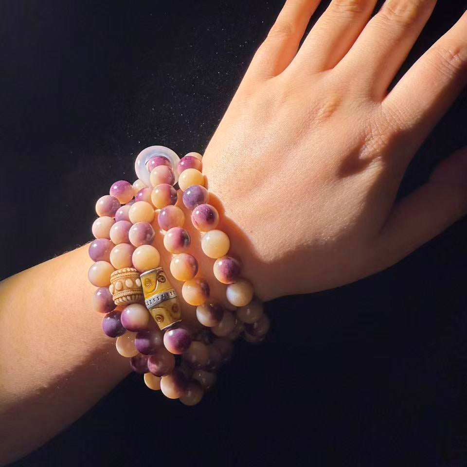 Tibetan Amulets – Hand-painted & Handcrafted. Dzi Bead Necklaces & Bracelets, Thangka, Sacred Symbols, Natural Gemstones. Lucky Charms, Blessed Items, Energy Purification, Vintage Collectibles.