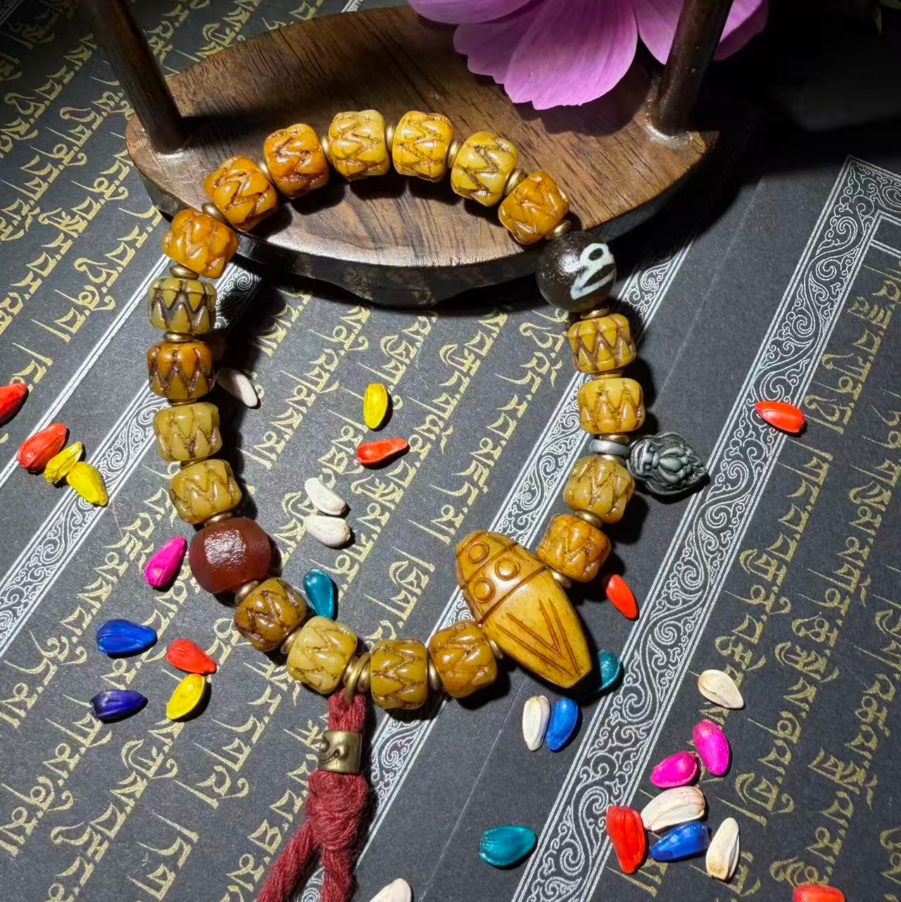 Tibetan Amulets – Hand-painted & Handcrafted. Dzi Bead Necklaces & Bracelets, Thangka, Sacred Symbols, Natural Gemstones. Lucky Charms, Blessed Items, Energy Purification, Vintage Collectibles.