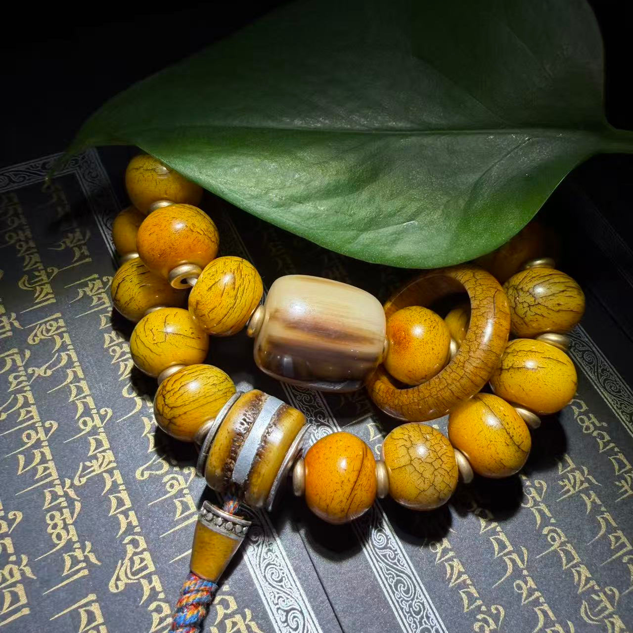 Tibetan Amulets – Hand-painted & Handcrafted. Dzi Bead Necklaces & Bracelets, Thangka, Sacred Symbols, Natural Gemstones. Lucky Charms, Blessed Items, Energy Purification, Vintage Collectibles.