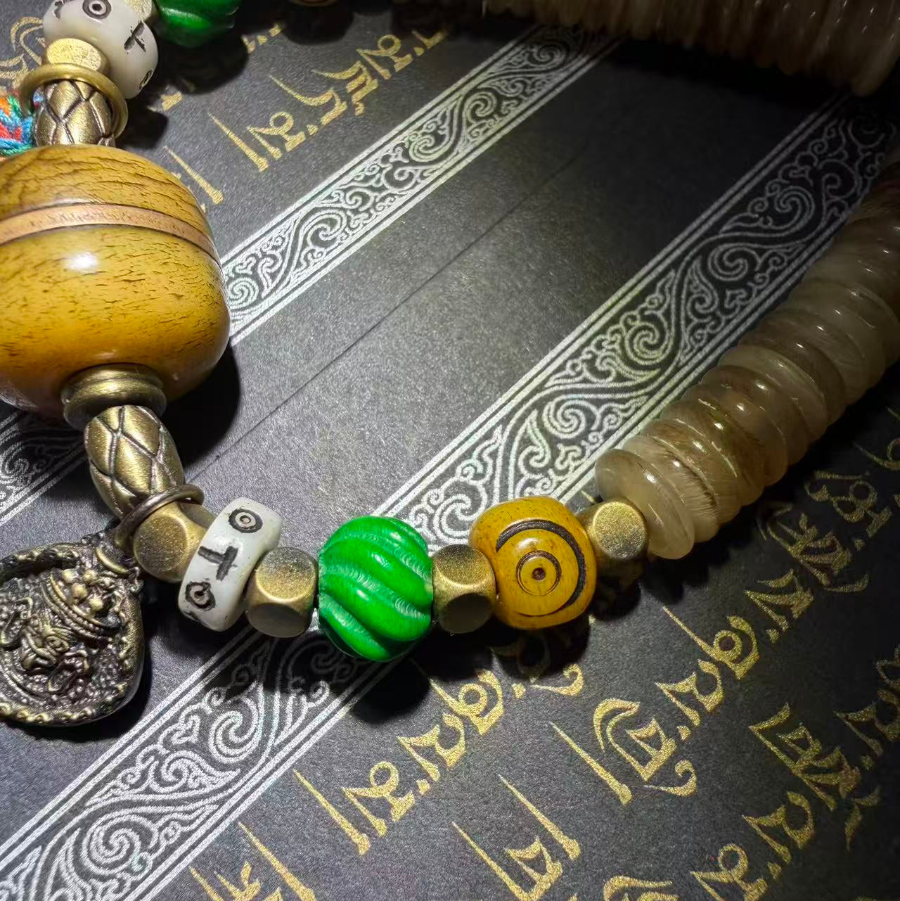 Tibetan Amulets – Hand-painted & Handcrafted. Dzi Bead Necklaces & Bracelets, Thangka, Sacred Symbols, Natural Gemstones. Lucky Charms, Blessed Items, Energy Purification, Vintage Collectibles.