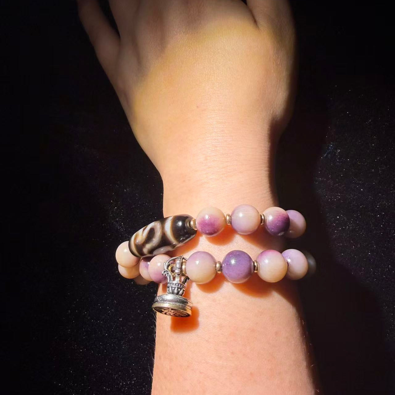 Tibetan Amulets – Hand-painted & Handcrafted. Dzi Bead Necklaces & Bracelets, Thangka, Sacred Symbols, Natural Gemstones. Lucky Charms, Blessed Items, Energy Purification, Vintage Collectibles.