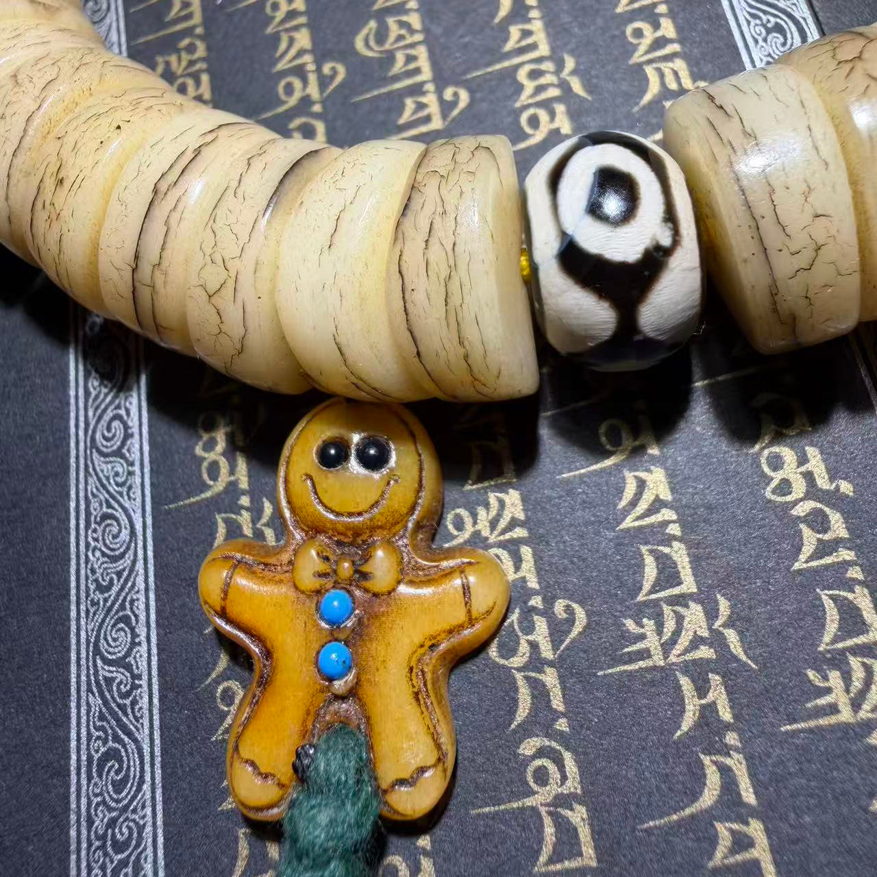 Tibetan Amulets – Hand-painted & Handcrafted. Dzi Bead Necklaces & Bracelets, Thangka, Sacred Symbols, Natural Gemstones. Lucky Charms, Blessed Items, Energy Purification, Vintage Collectibles.