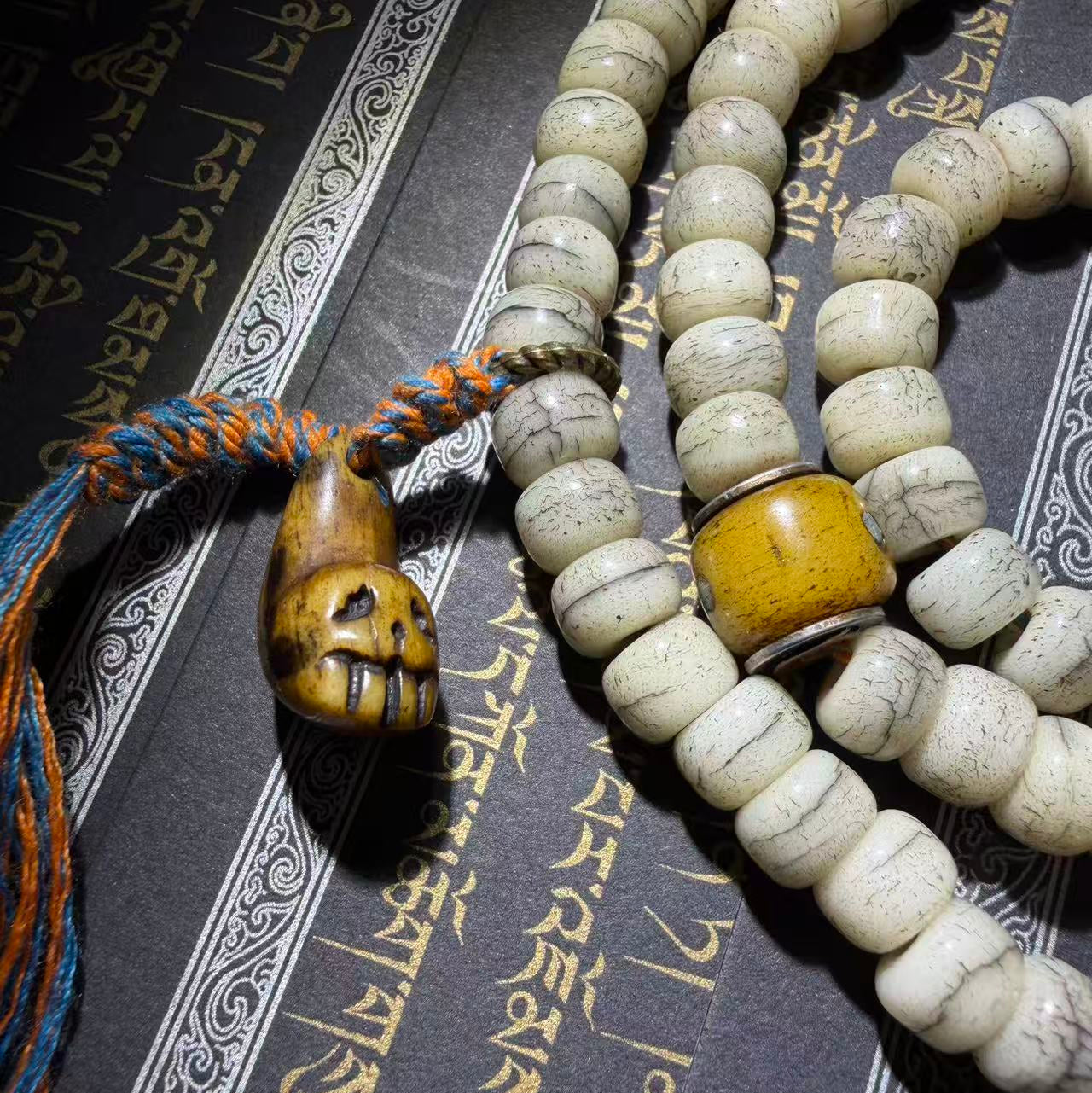 Tibetan Amulets – Hand-painted & Handcrafted. Dzi Bead Necklaces & Bracelets, Thangka, Sacred Symbols, Natural Gemstones. Lucky Charms, Blessed Items, Energy Purification, Vintage Collectibles.