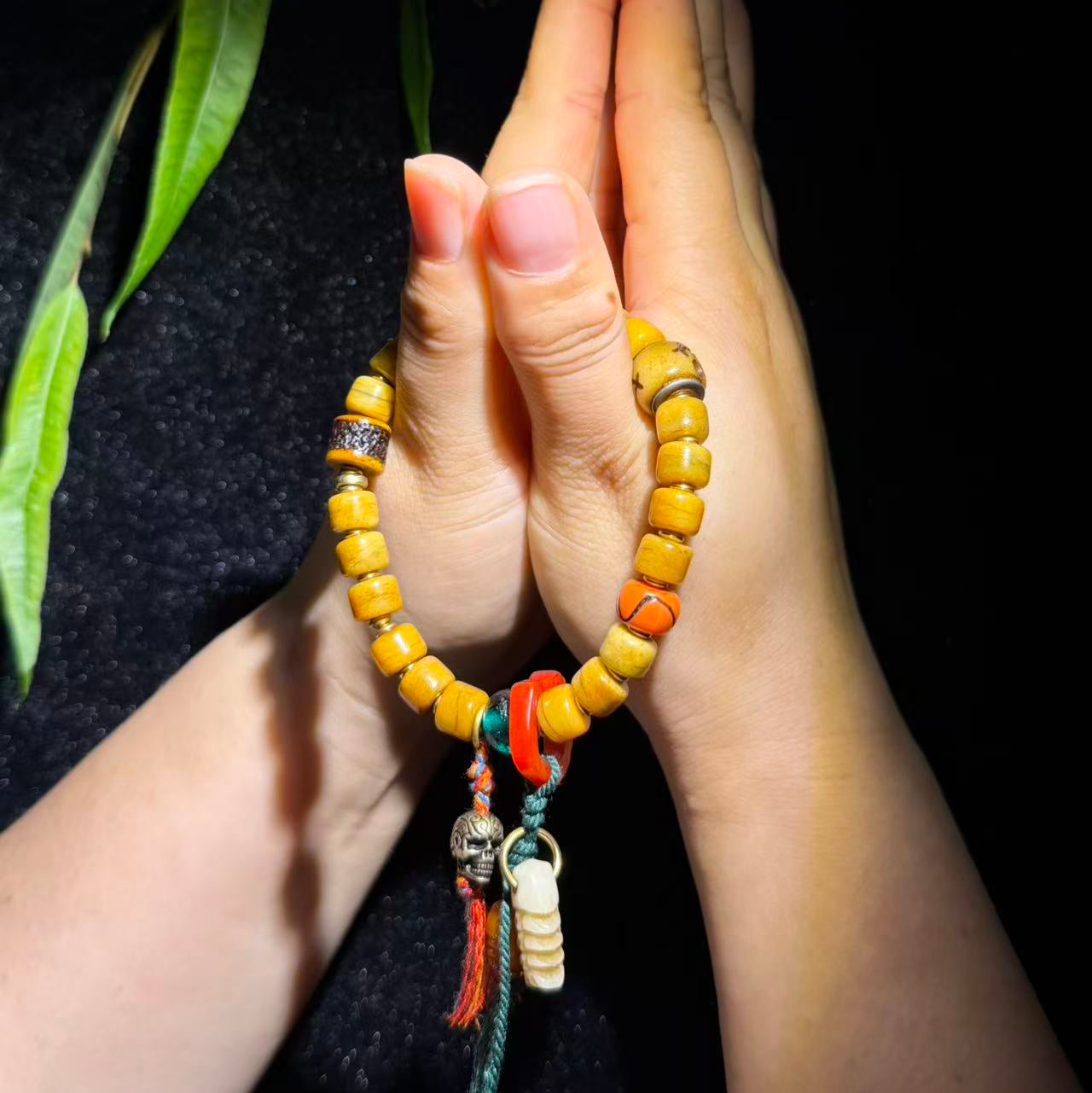 Tibetan Amulets – Hand-painted & Handcrafted. Dzi Bead Necklaces & Bracelets, Thangka, Sacred Symbols, Natural Gemstones. Lucky Charms, Blessed Items, Energy Purification, Vintage Collectibles.