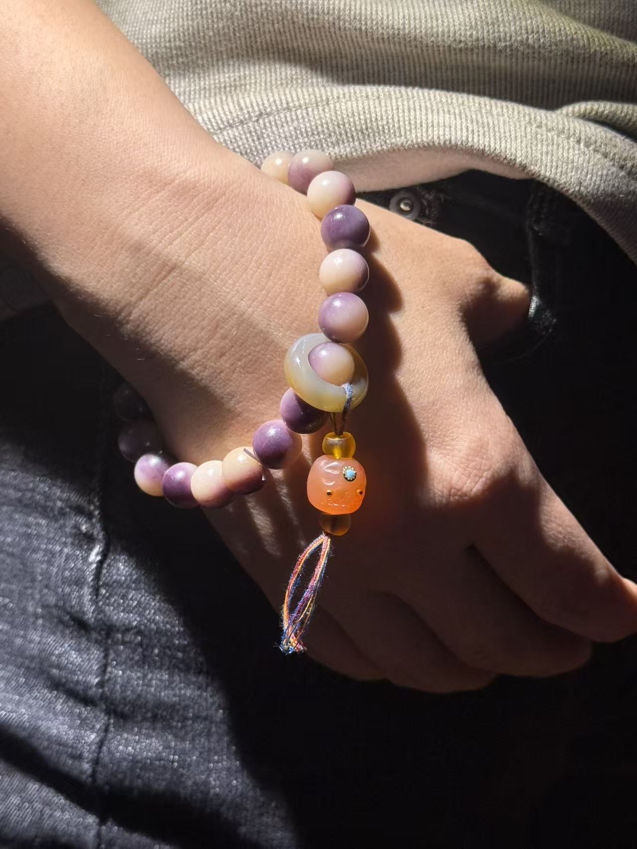 Tibetan Amulets – Hand-painted & Handcrafted. Dzi Bead Necklaces & Bracelets, Thangka, Sacred Symbols, Natural Gemstones. Lucky Charms, Blessed Items, Energy Purification, Vintage Collectibles.