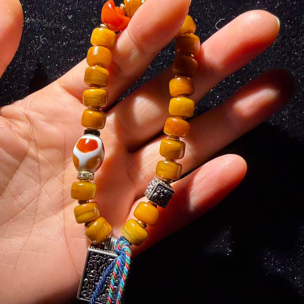 Tibetan Amulets – Hand-painted & Handcrafted. Dzi Bead Necklaces & Bracelets, Thangka, Sacred Symbols, Natural Gemstones. Lucky Charms, Blessed Items, Energy Purification, Vintage Collectibles.