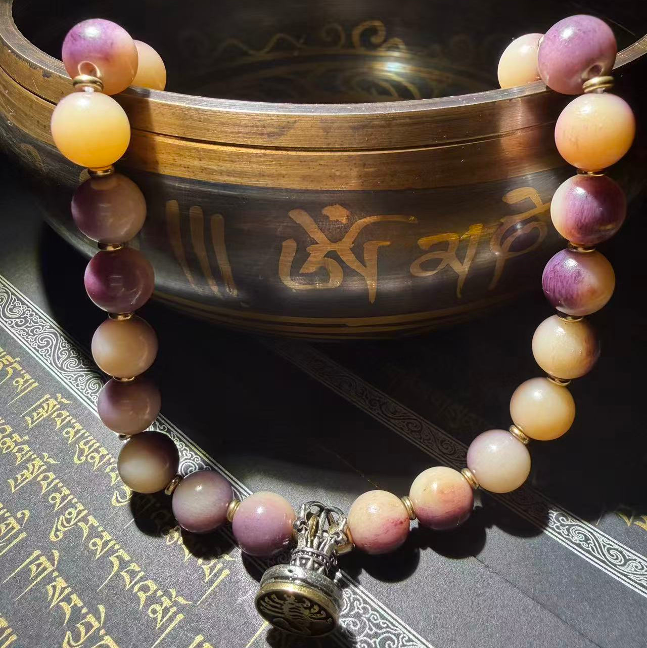 Tibetan Amulets – Hand-painted & Handcrafted. Dzi Bead Necklaces & Bracelets, Thangka, Sacred Symbols, Natural Gemstones. Lucky Charms, Blessed Items, Energy Purification, Vintage Collectibles.