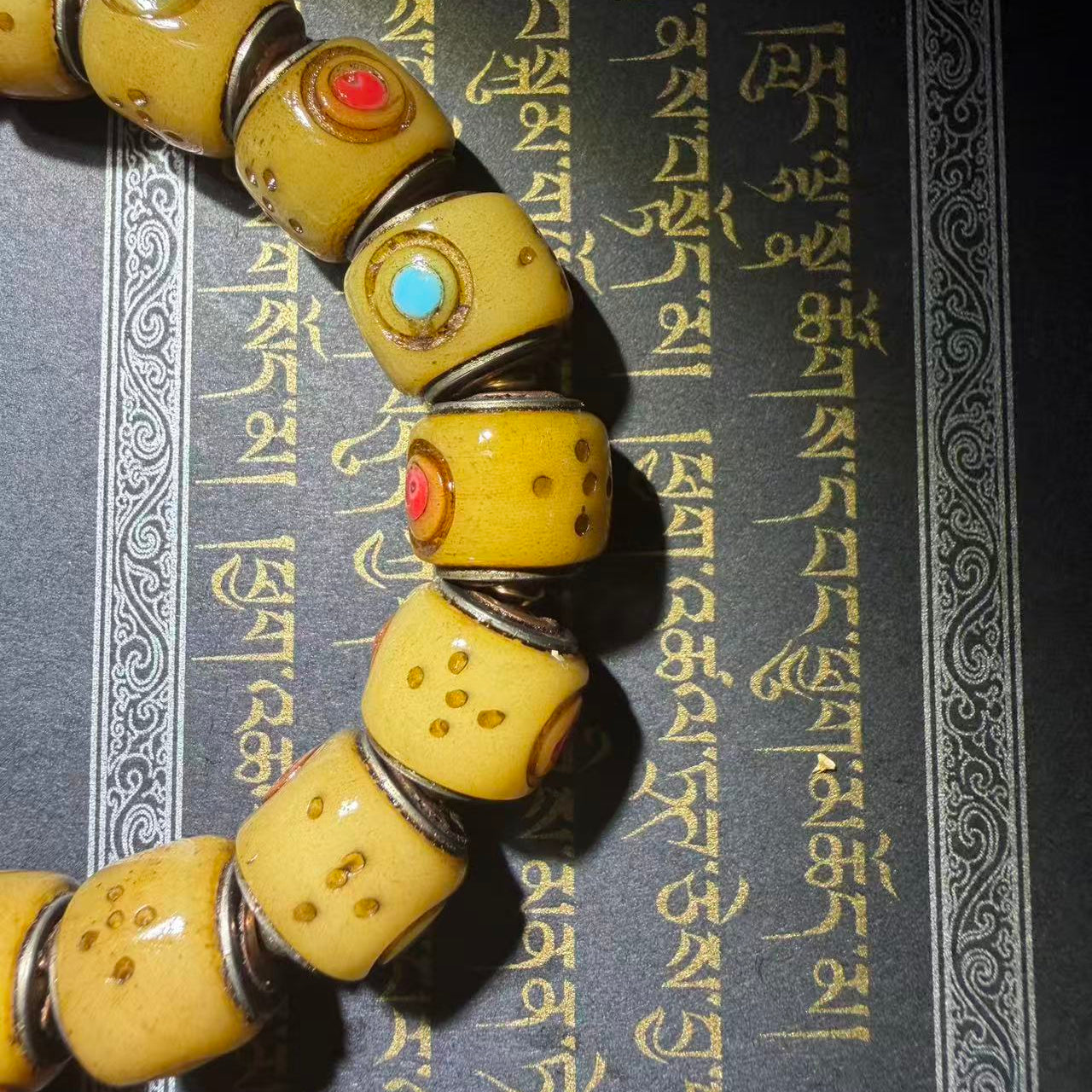 Tibetan Amulets – Hand-painted & Handcrafted. Dzi Bead Necklaces & Bracelets, Thangka, Sacred Symbols, Natural Gemstones. Lucky Charms, Blessed Items, Energy Purification, Vintage Collectibles.