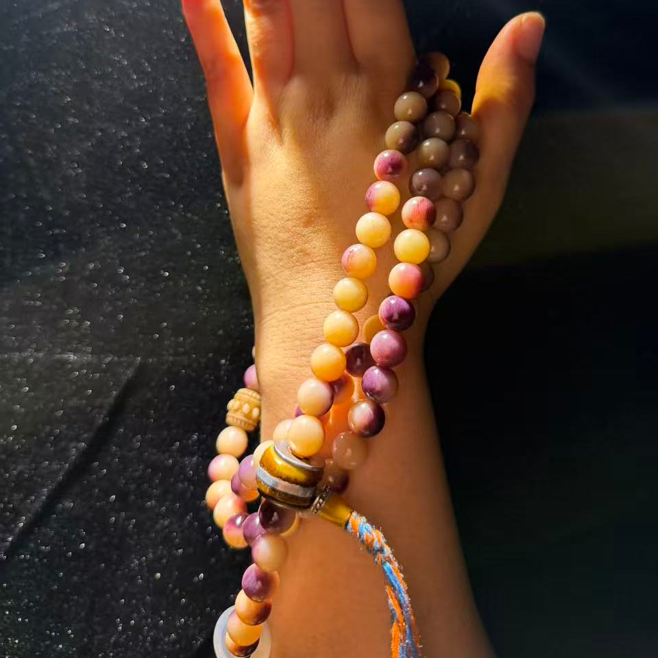 Tibetan Amulets – Hand-painted & Handcrafted. Dzi Bead Necklaces & Bracelets, Thangka, Sacred Symbols, Natural Gemstones. Lucky Charms, Blessed Items, Energy Purification, Vintage Collectibles.