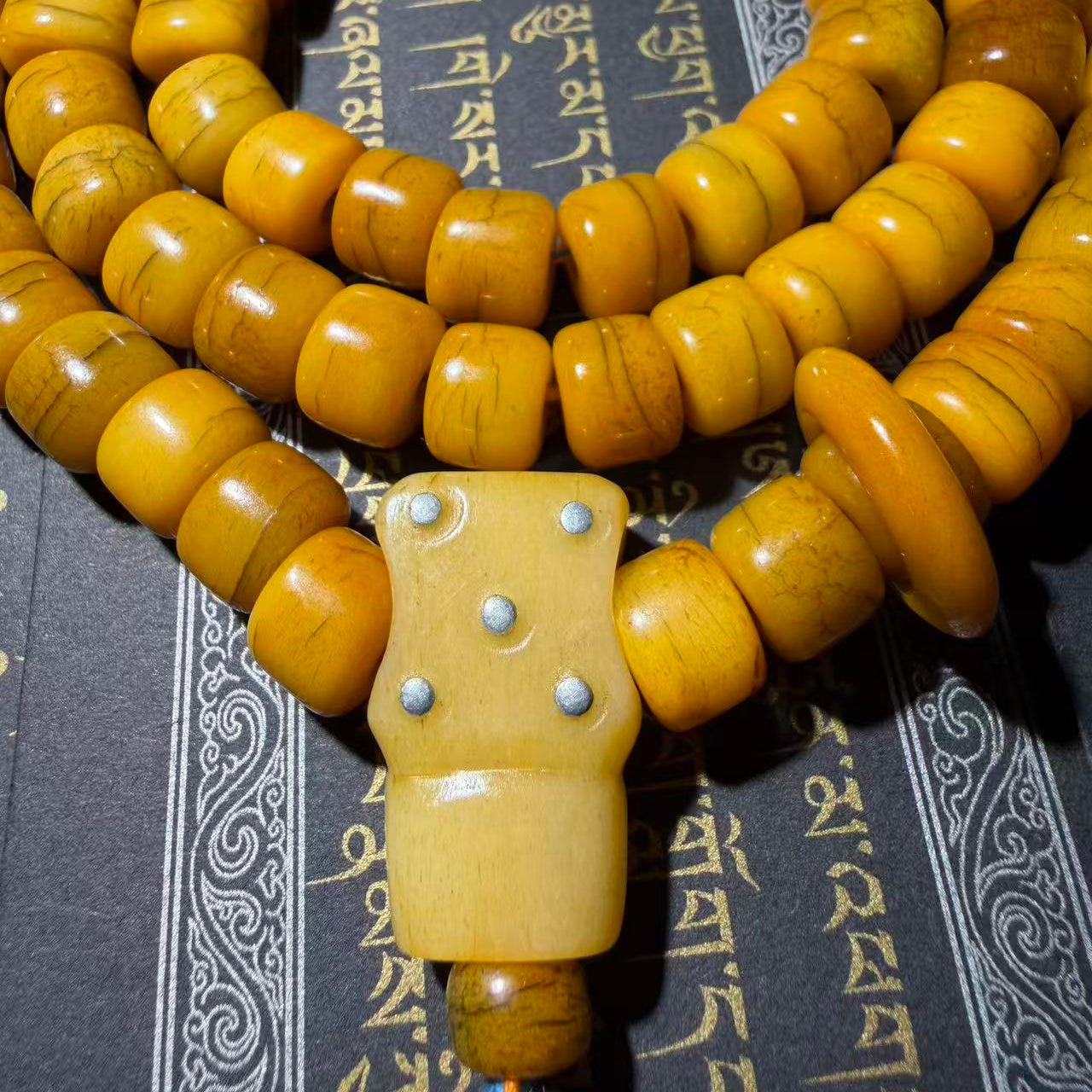 Tibetan Amulets – Hand-painted & Handcrafted. Dzi Bead Necklaces & Bracelets, Thangka, Sacred Symbols, Natural Gemstones. Lucky Charms, Blessed Items, Energy Purification, Vintage Collectibles.