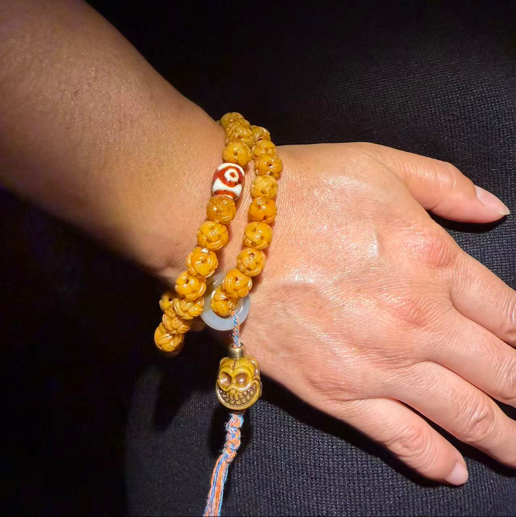 Tibetan Amulets – Hand-painted & Handcrafted. Dzi Bead Necklaces & Bracelets, Thangka, Sacred Symbols, Natural Gemstones. Lucky Charms, Blessed Items, Energy Purification, Vintage Collectibles.