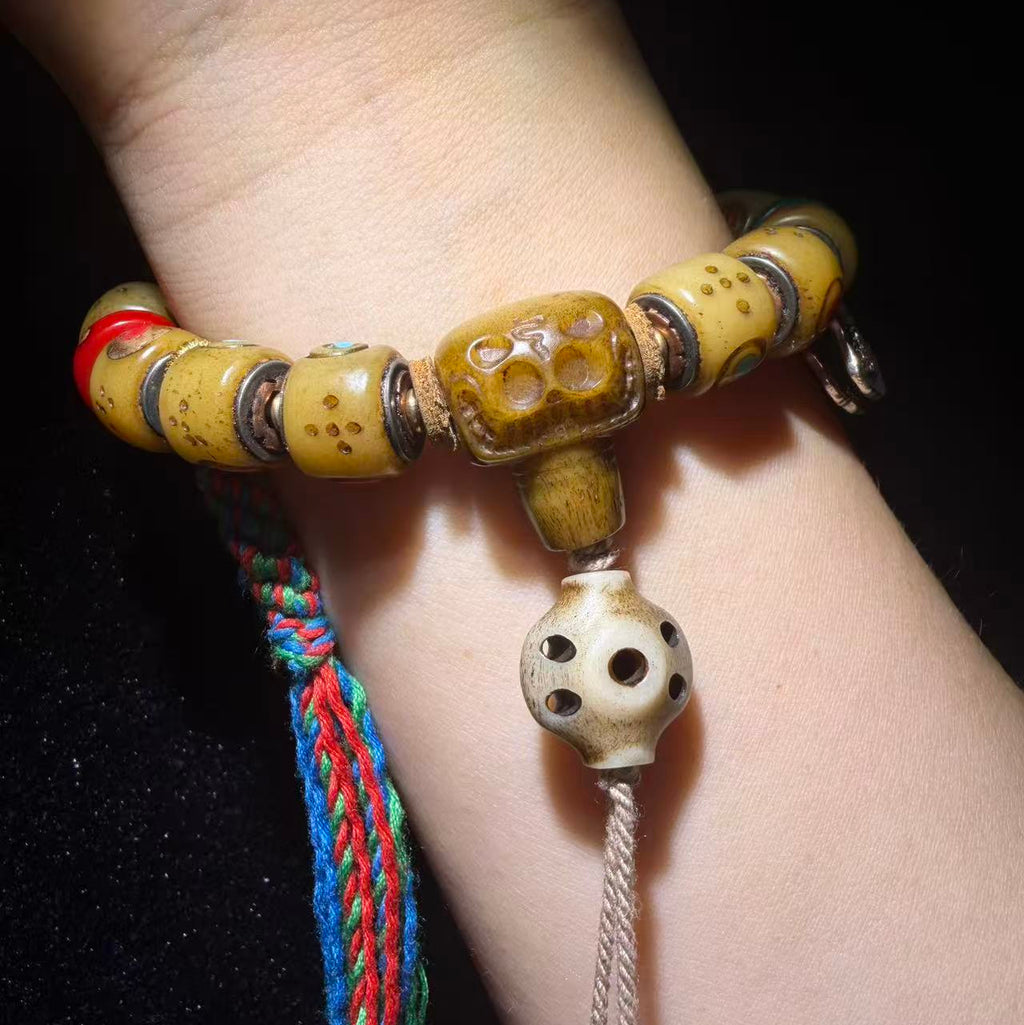 Tibetan Amulets – Hand-painted & Handcrafted. Dzi Bead Necklaces & Bracelets, Thangka, Sacred Symbols, Natural Gemstones. Lucky Charms, Blessed Items, Energy Purification, Vintage Collectibles.