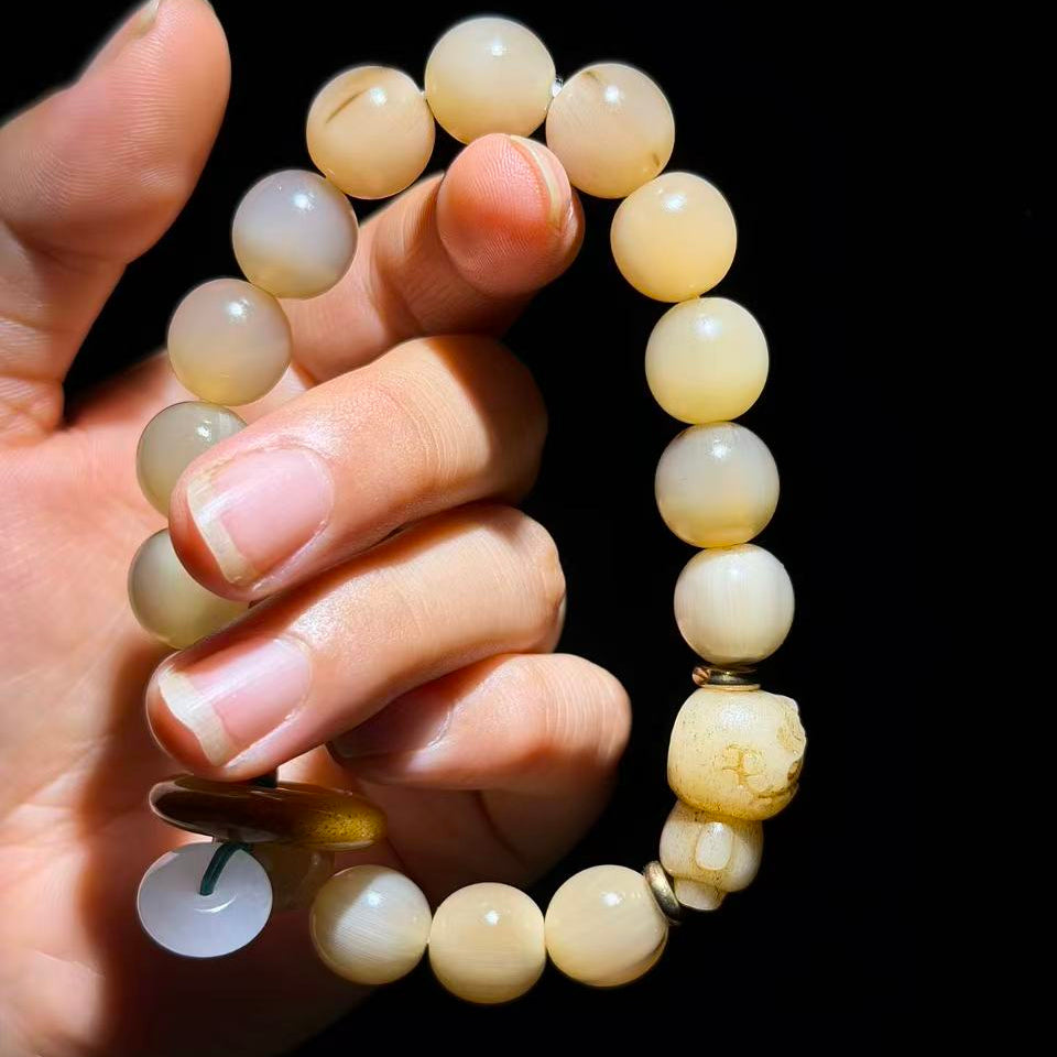 Tibetan Amulets – Hand-painted & Handcrafted. Dzi Bead Necklaces & Bracelets, Thangka, Sacred Symbols, Natural Gemstones. Lucky Charms, Blessed Items, Energy Purification, Vintage Collectibles.