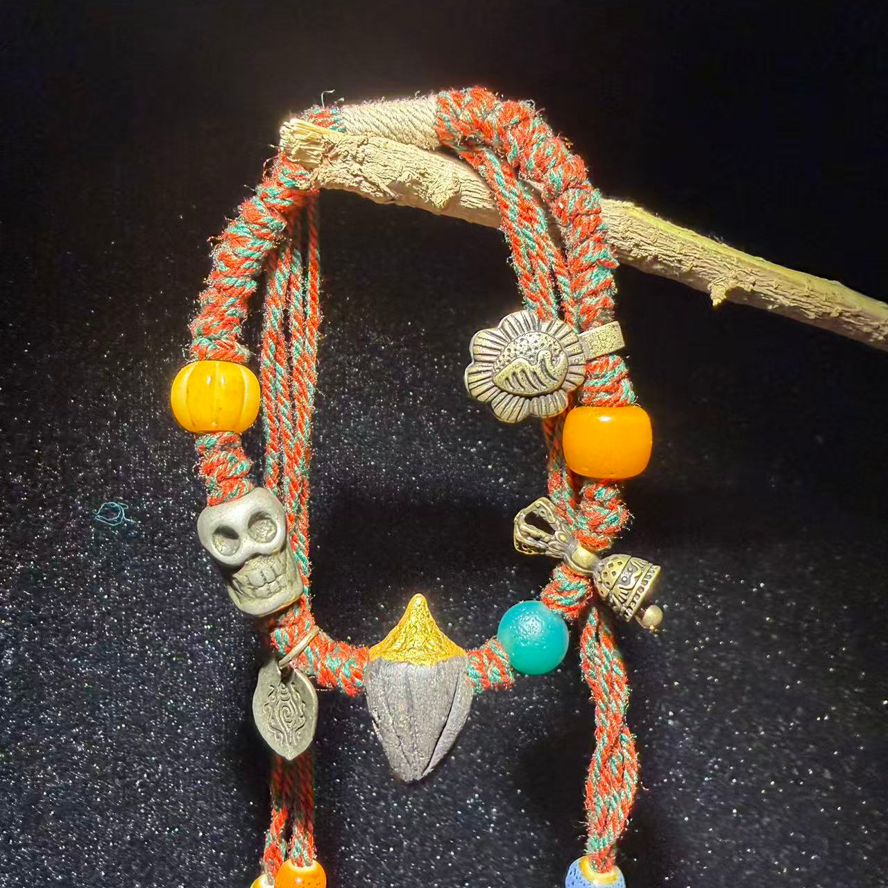 Tibetan Amulets – Hand-painted & Handcrafted. Dzi Bead Necklaces & Bracelets, Thangka, Sacred Symbols, Natural Gemstones. Lucky Charms, Blessed Items, Energy Purification, Vintage Collectibles.