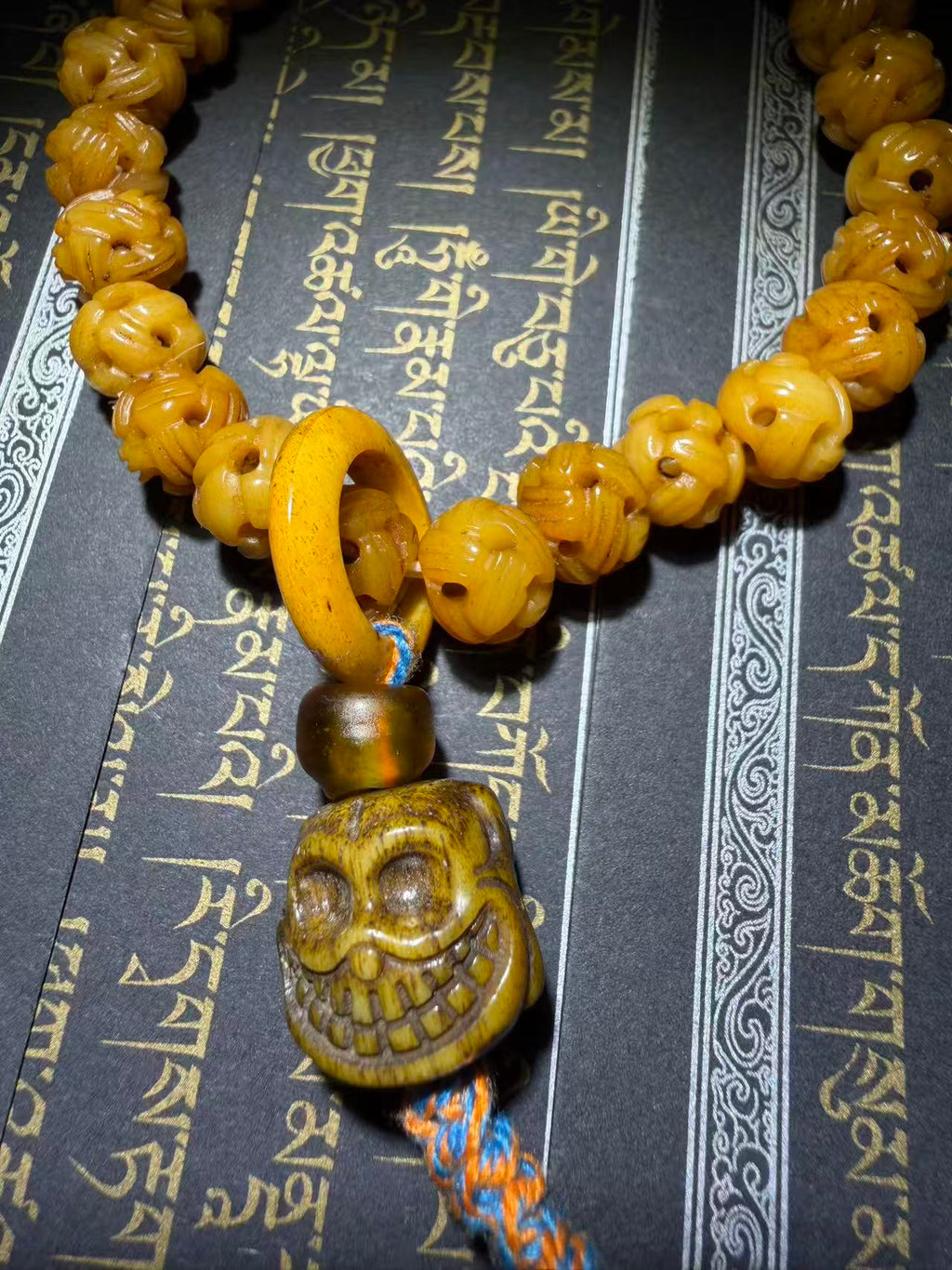 Tibetan Amulets – Hand-painted & Handcrafted. Dzi Bead Necklaces & Bracelets, Thangka, Sacred Symbols, Natural Gemstones. Lucky Charms, Blessed Items, Energy Purification, Vintage Collectibles.