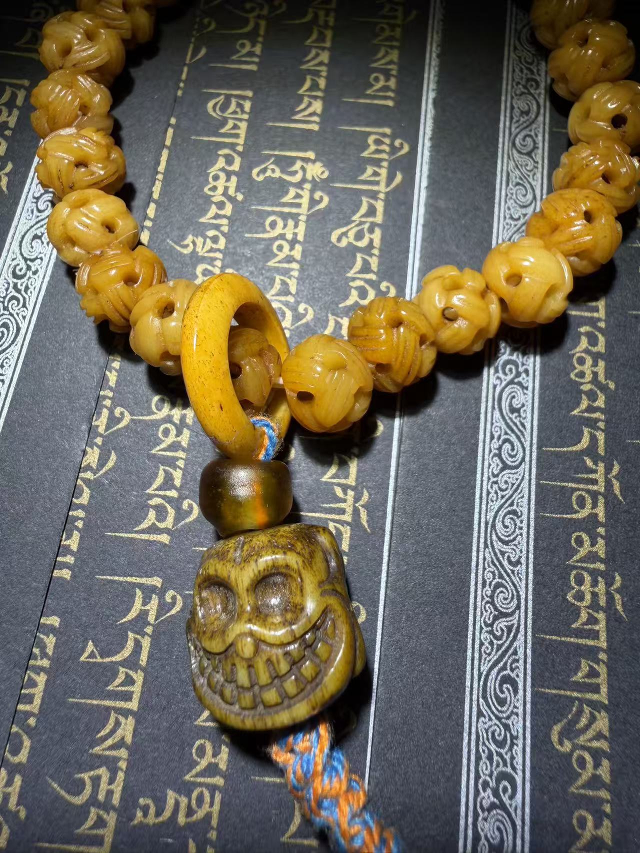Tibetan Amulets – Hand-painted & Handcrafted. Dzi Bead Necklaces & Bracelets, Thangka, Sacred Symbols, Natural Gemstones. Lucky Charms, Blessed Items, Energy Purification, Vintage Collectibles.
