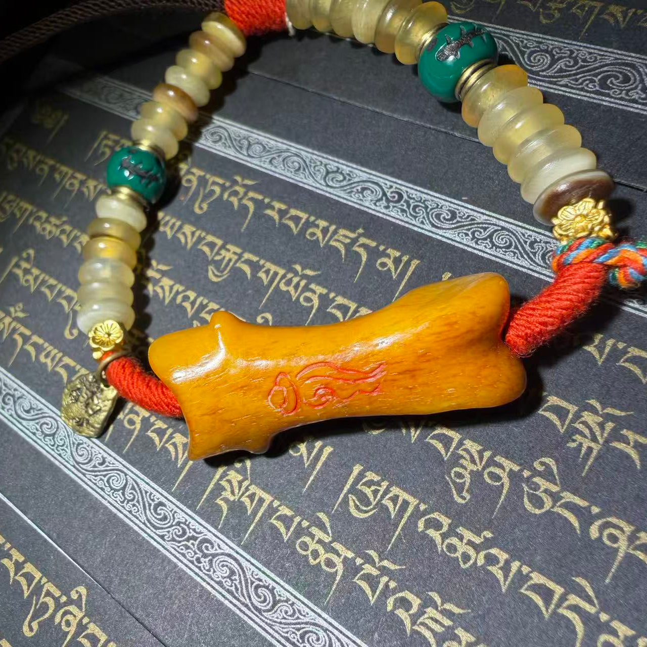 Tibetan Amulets – Hand-painted & Handcrafted. Dzi Bead Necklaces & Bracelets, Thangka, Sacred Symbols, Natural Gemstones. Lucky Charms, Blessed Items, Energy Purification, Vintage Collectibles.