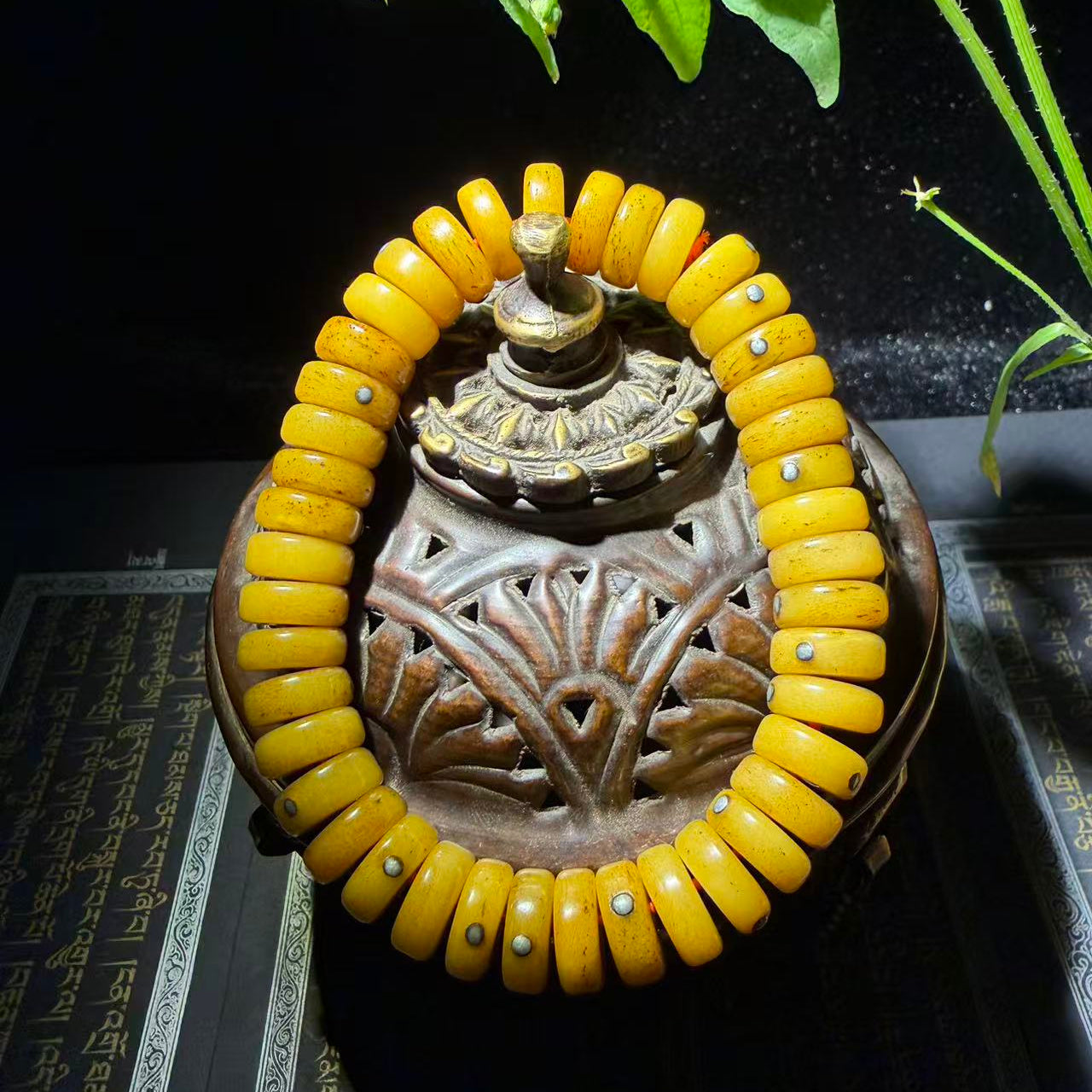 Tibetan Amulets – Hand-painted & Handcrafted. Dzi Bead Necklaces & Bracelets, Thangka, Sacred Symbols, Natural Gemstones. Lucky Charms, Blessed Items, Energy Purification, Vintage Collectibles.