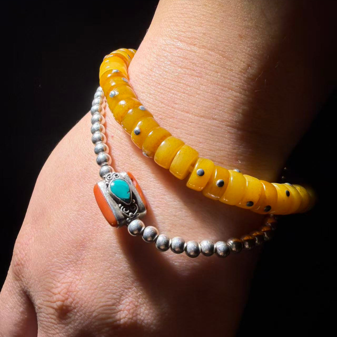 Tibetan Amulets – Hand-painted & Handcrafted. Dzi Bead Necklaces & Bracelets, Thangka, Sacred Symbols, Natural Gemstones. Lucky Charms, Blessed Items, Energy Purification, Vintage Collectibles.