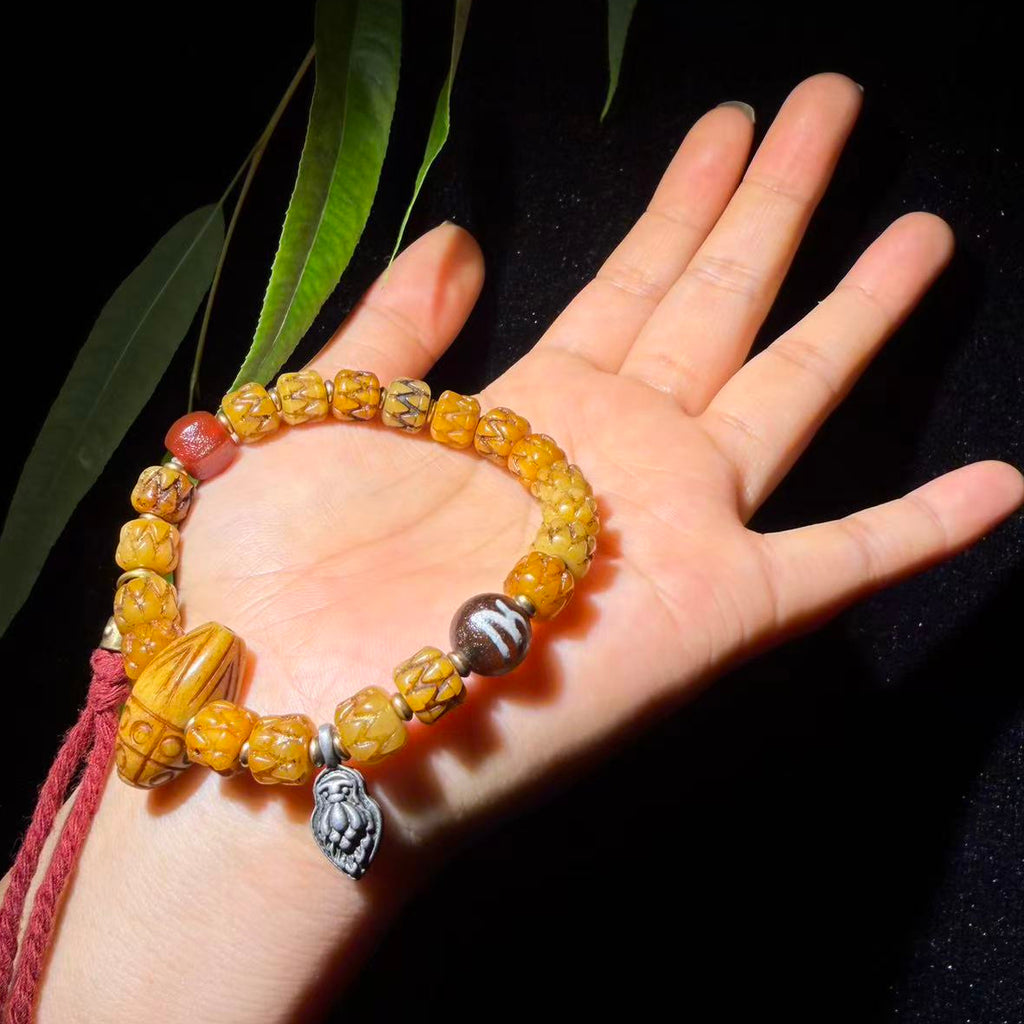 Tibetan Amulets – Hand-painted & Handcrafted. Dzi Bead Necklaces & Bracelets, Thangka, Sacred Symbols, Natural Gemstones. Lucky Charms, Blessed Items, Energy Purification, Vintage Collectibles.