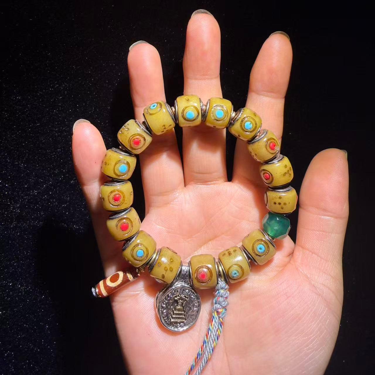 Tibetan Amulets – Hand-painted & Handcrafted. Dzi Bead Necklaces & Bracelets, Thangka, Sacred Symbols, Natural Gemstones. Lucky Charms, Blessed Items, Energy Purification, Vintage Collectibles.